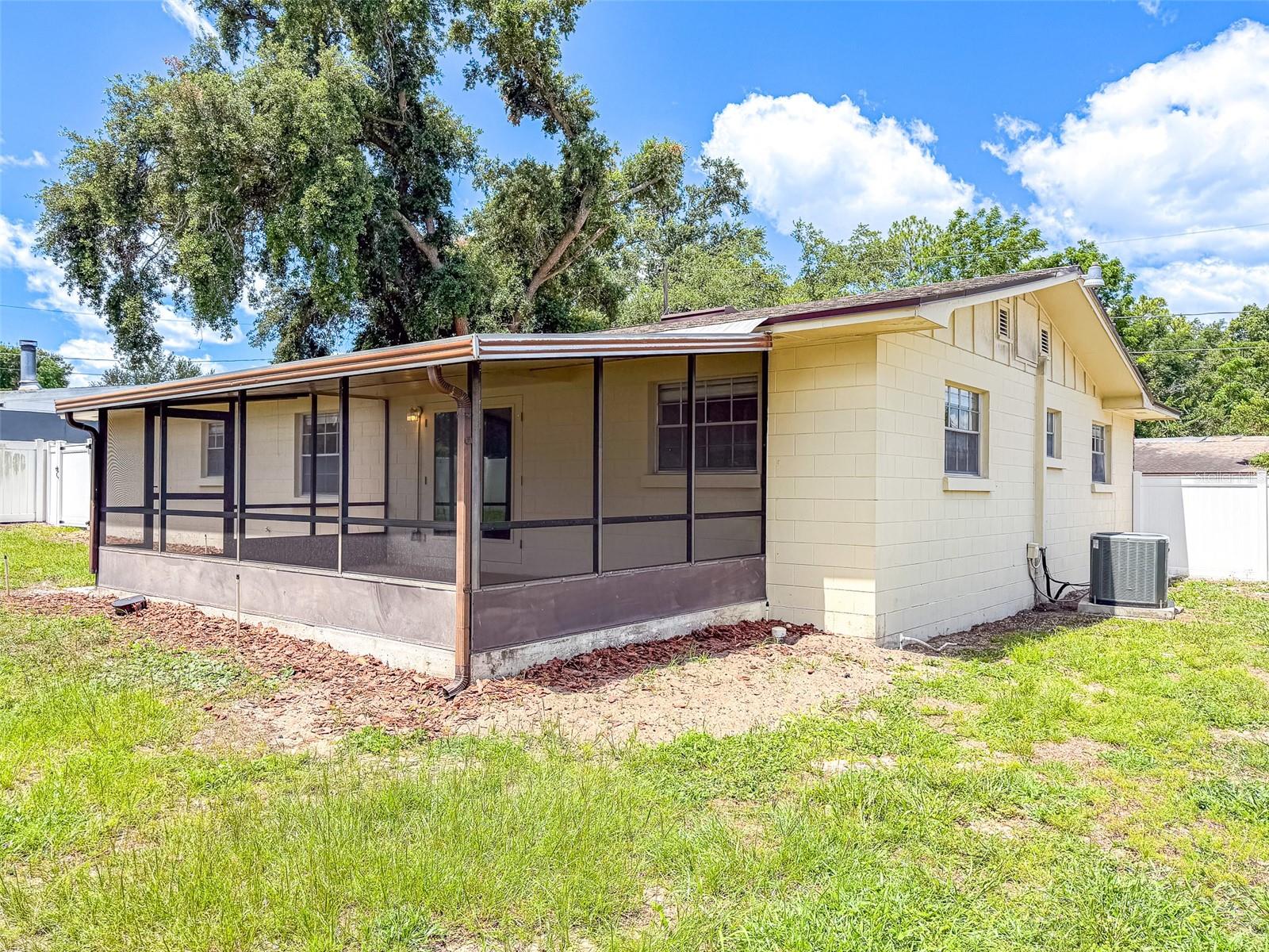 506 15TH CT NE
