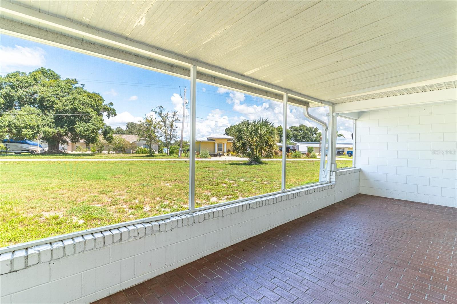 1380 S LAKE ROY DR DR