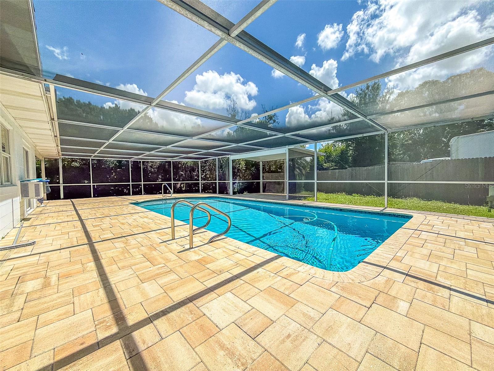 1380 S LAKE ROY DR DR