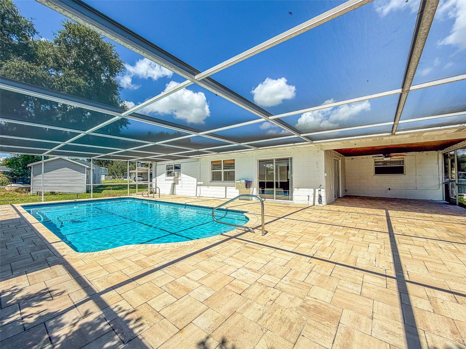 1380 S LAKE ROY DR DR