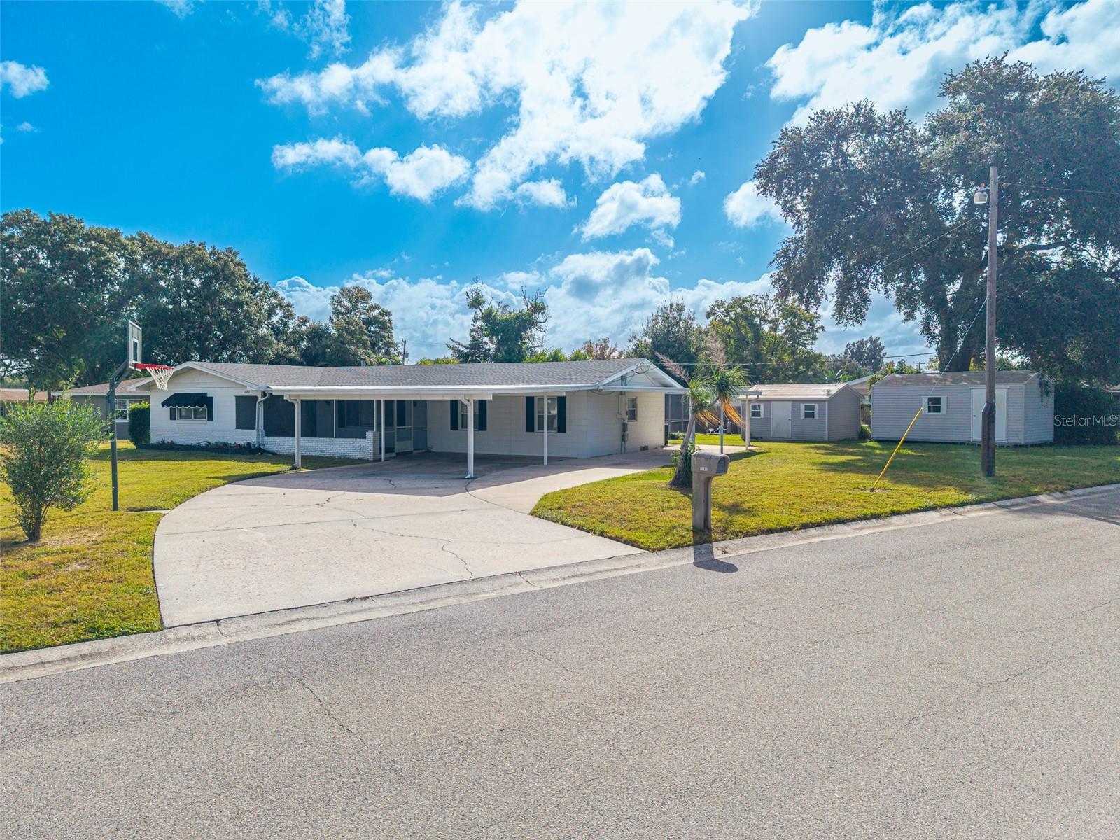 1380 S LAKE ROY DR DR