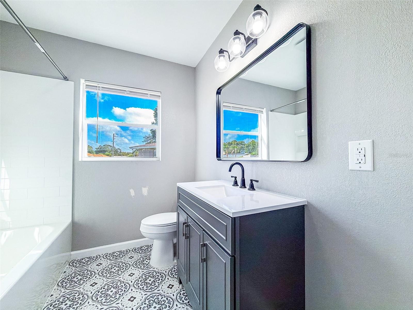 1380 S LAKE ROY DR DR