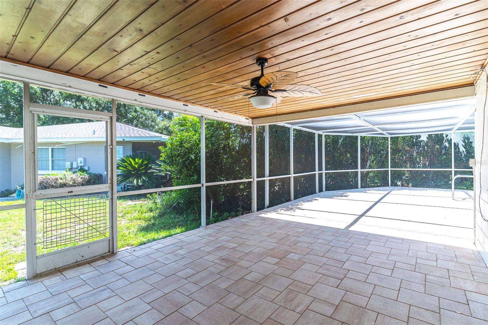 1380 S LAKE ROY DR DR