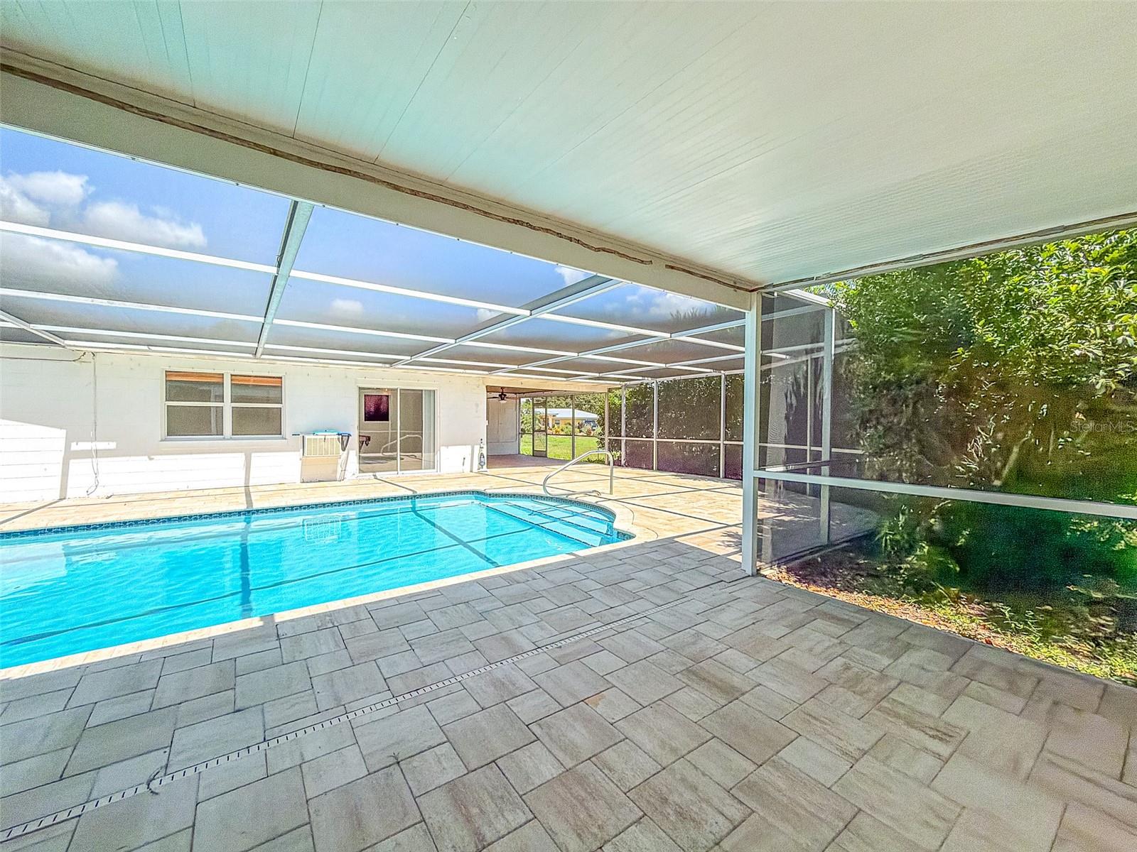1380 S LAKE ROY DR DR