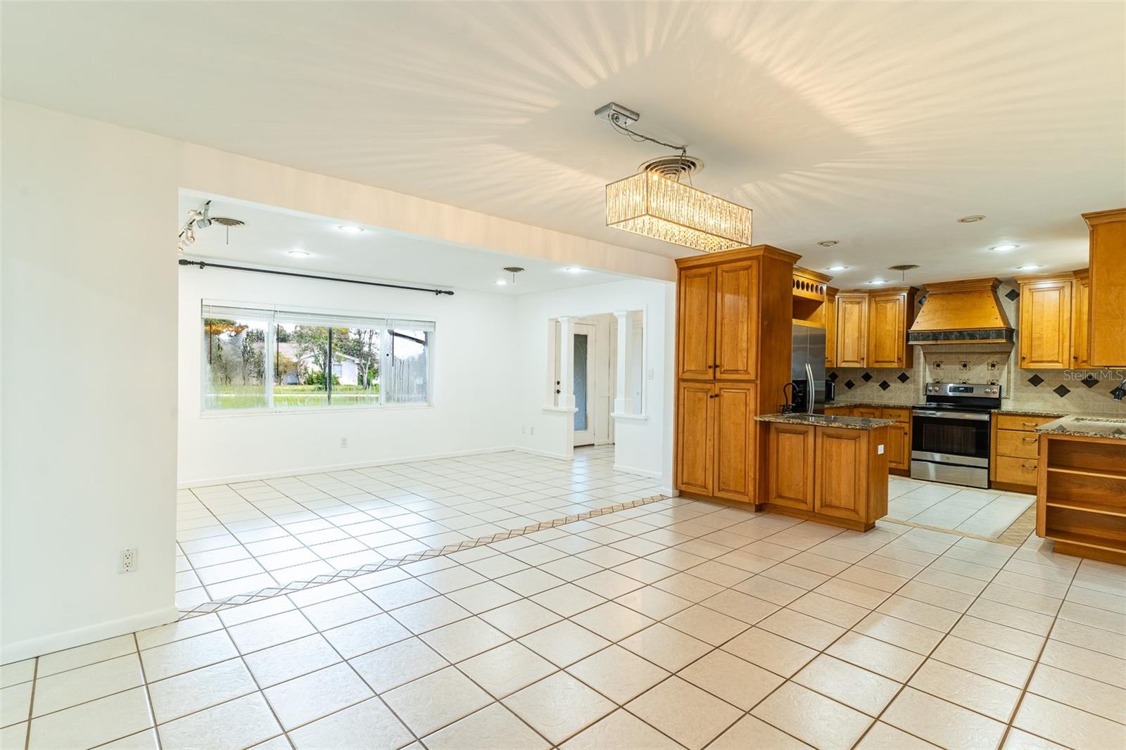 1380 S LAKE ROY DR DR