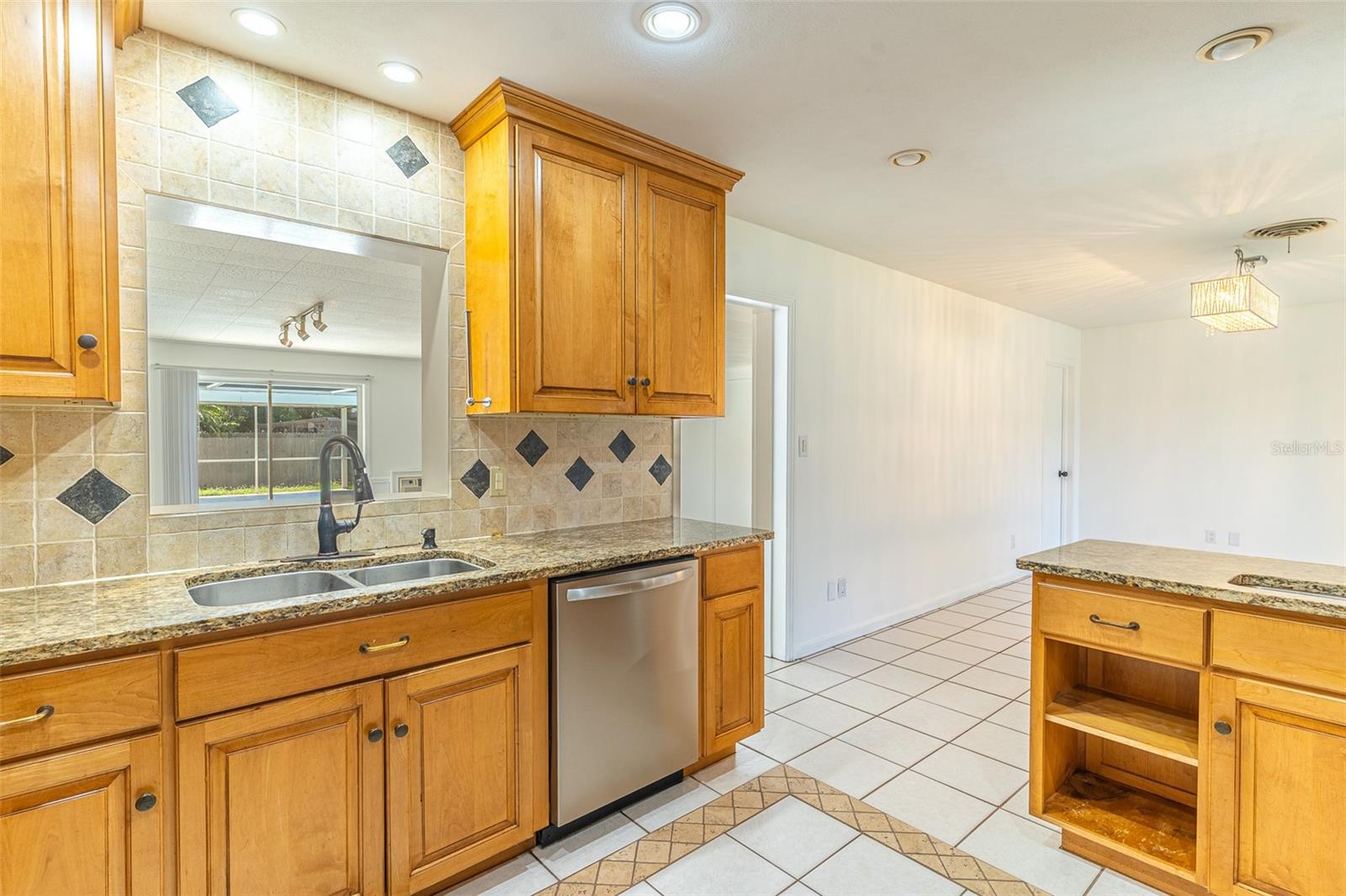 1380 S LAKE ROY DR DR