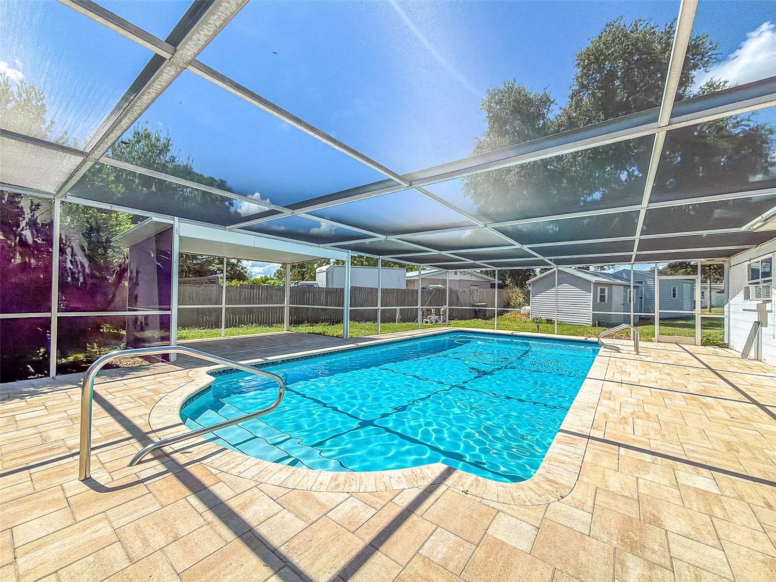 1380 S LAKE ROY DR DR