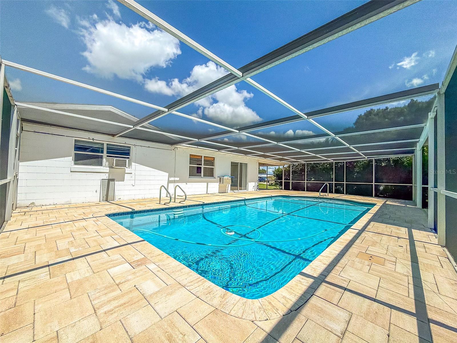 1380 S LAKE ROY DR DR