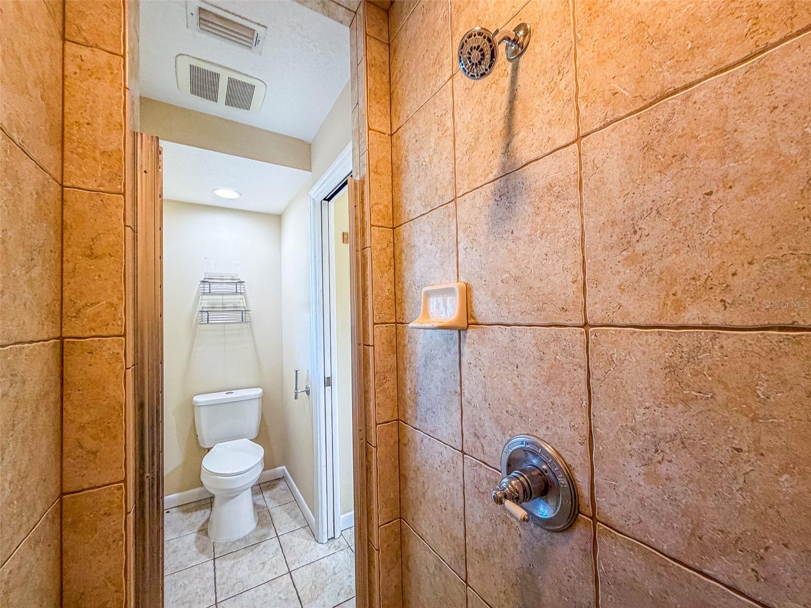 1380 S LAKE ROY DR DR