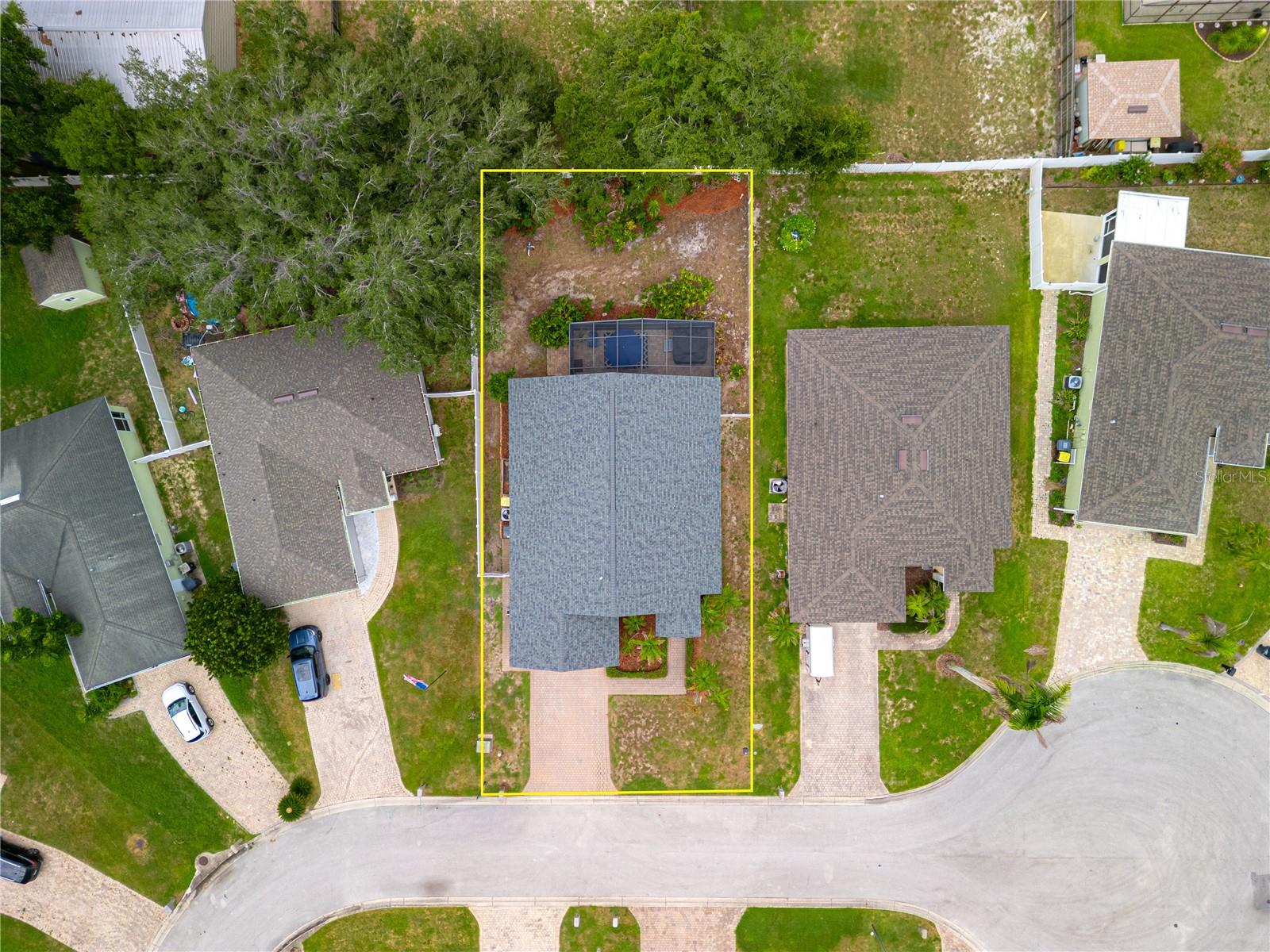 1015 ROBIN LN