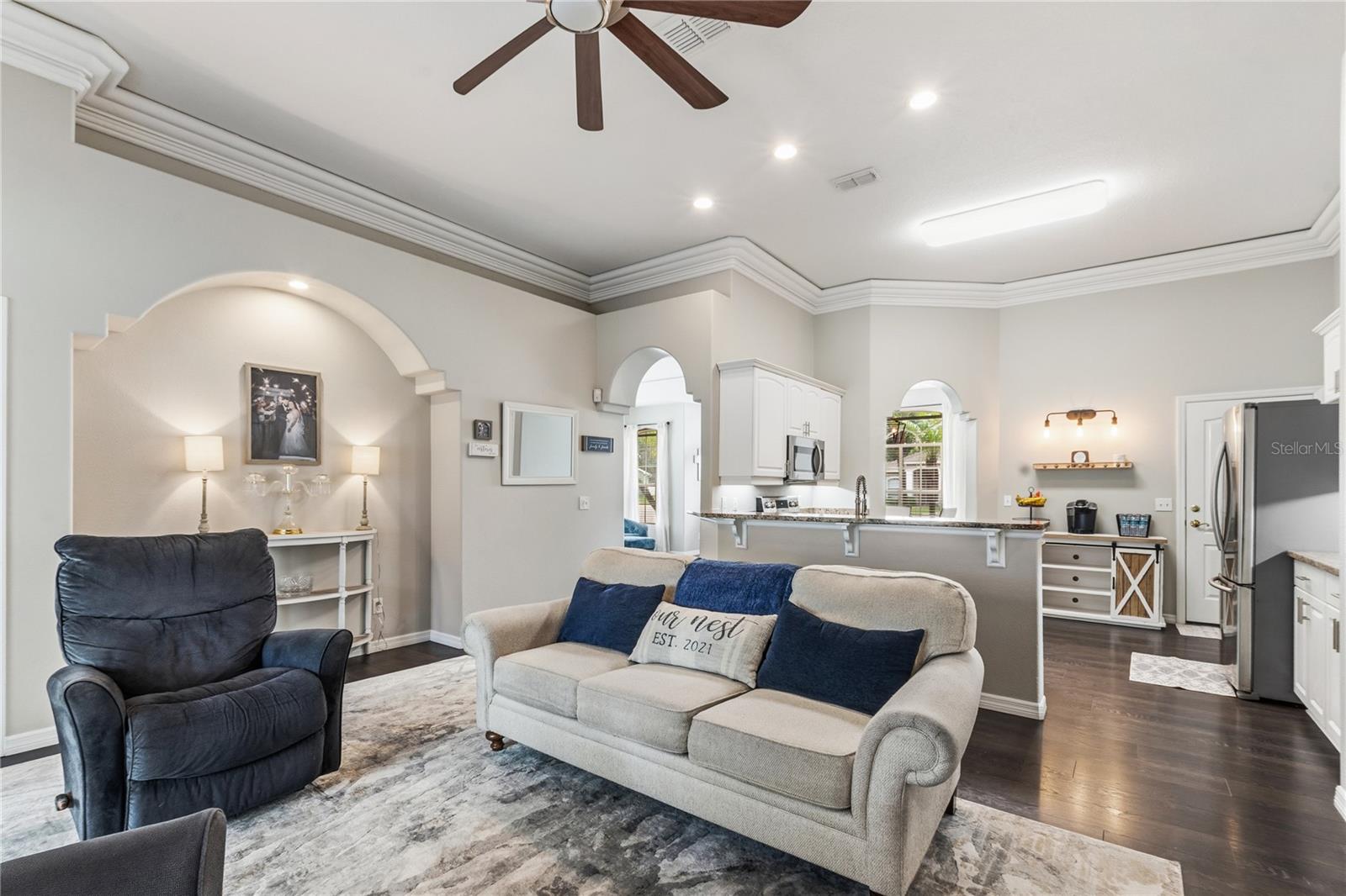 1015 ROBIN LN