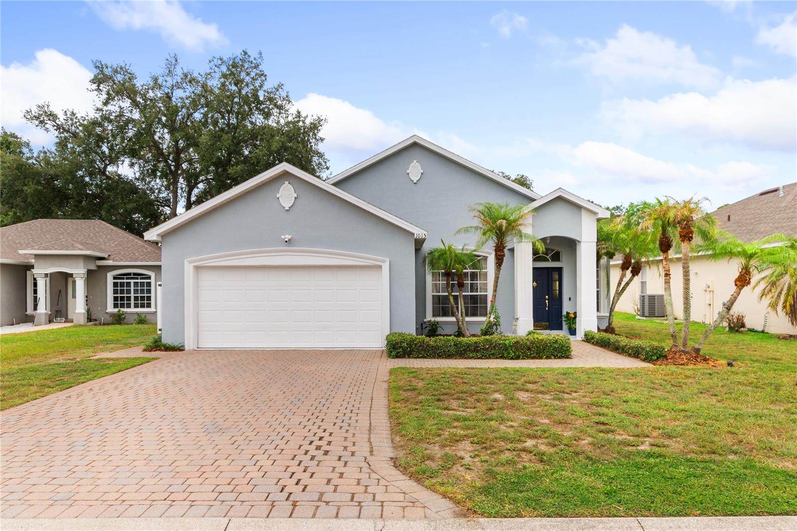 1015 ROBIN LN