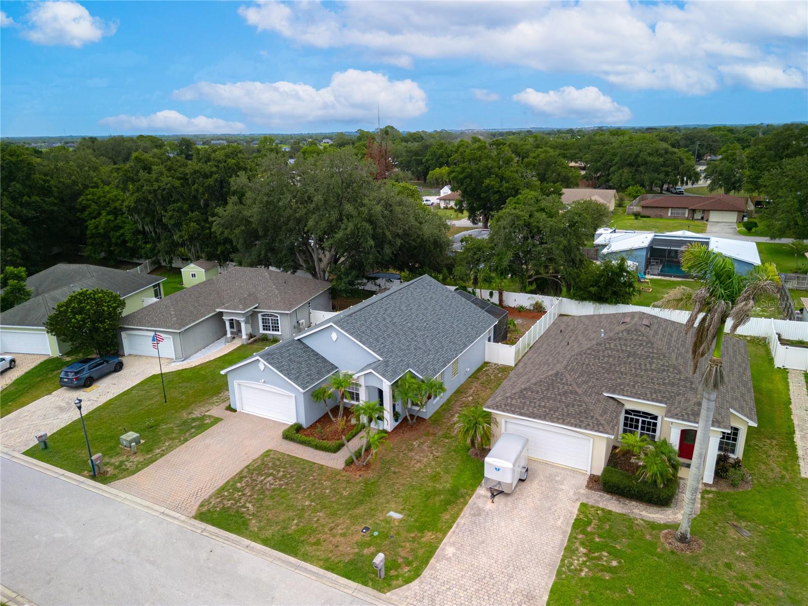 1015 ROBIN LN