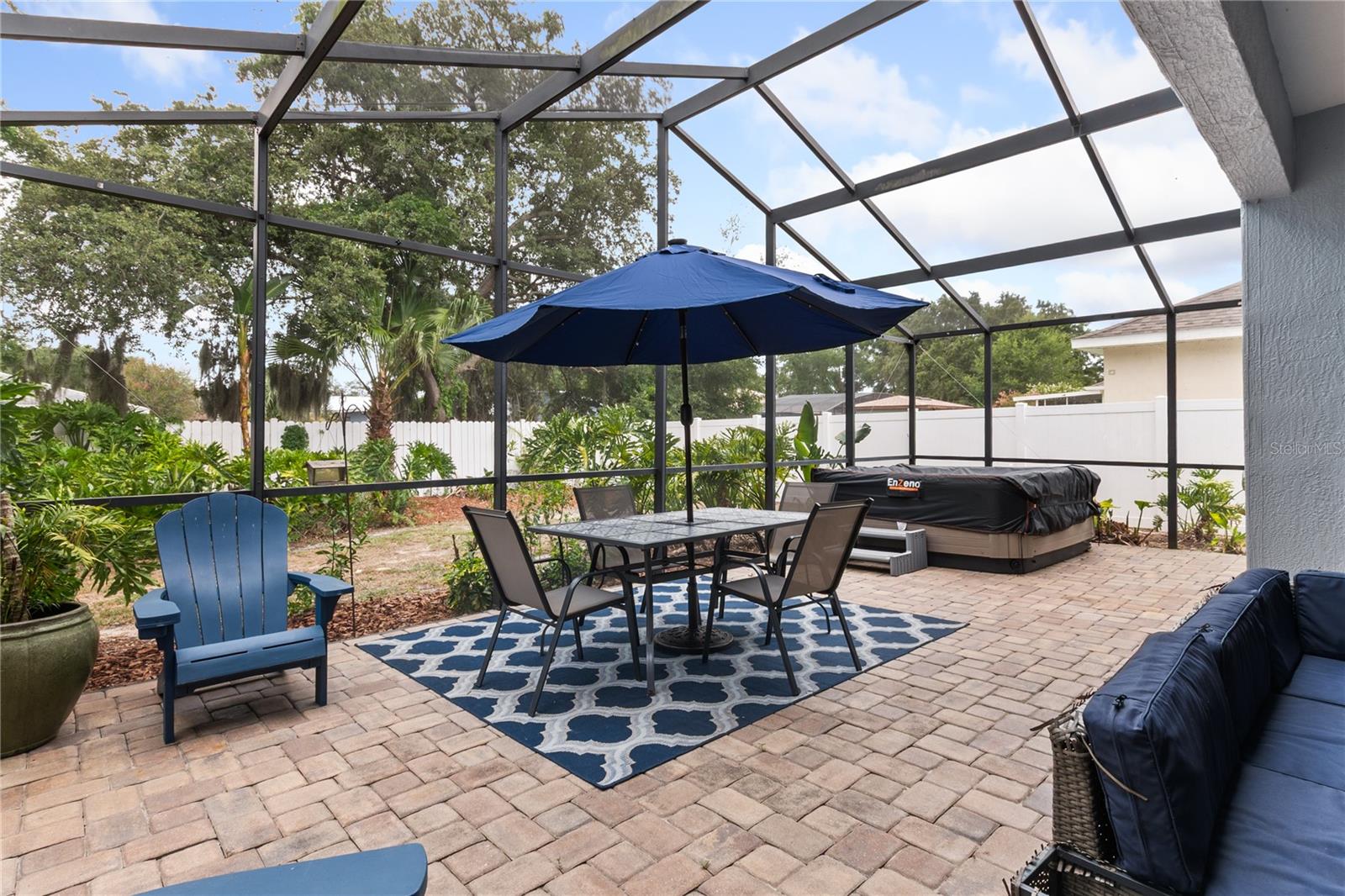 1015 ROBIN LN