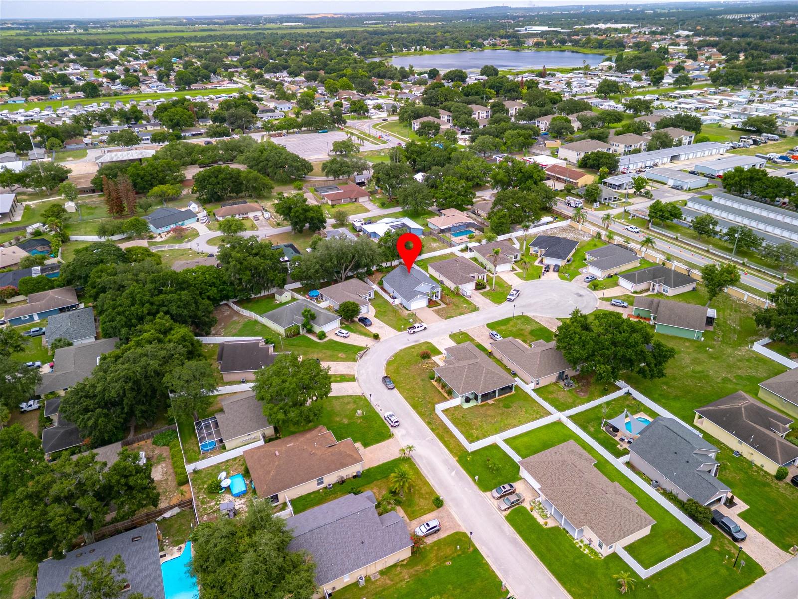 1015 ROBIN LN