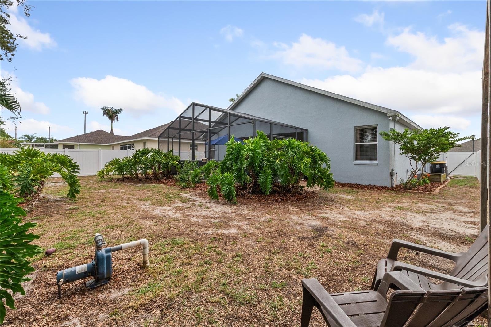 1015 ROBIN LN