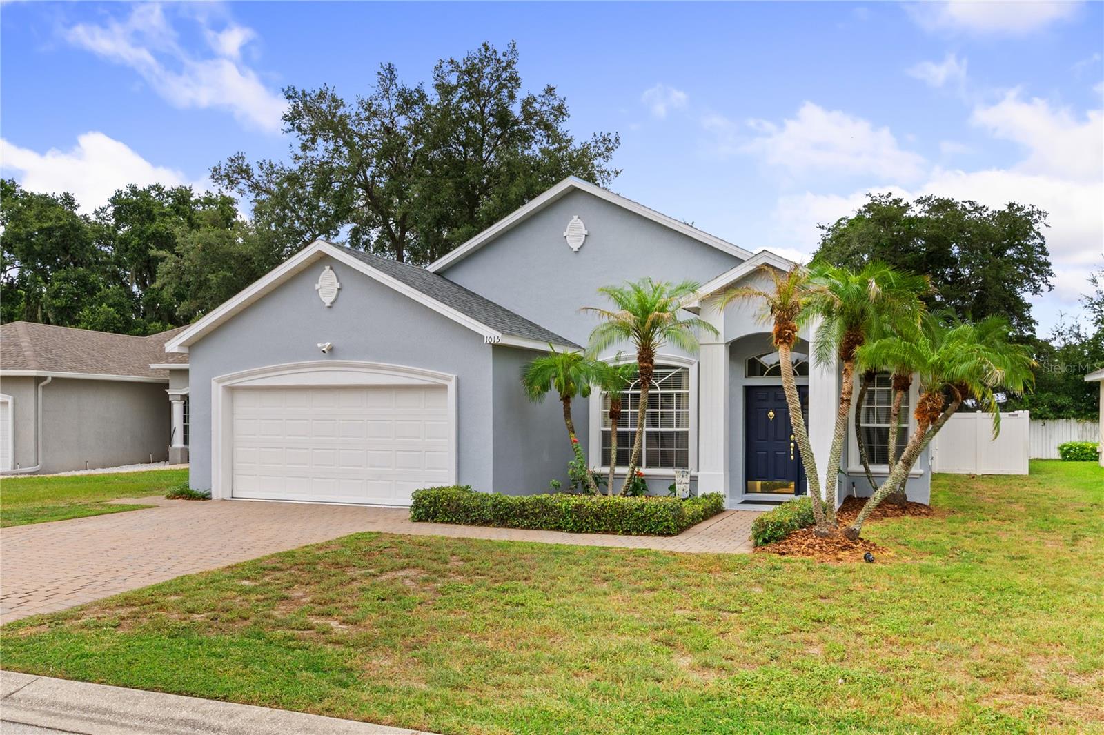 1015 ROBIN LN
