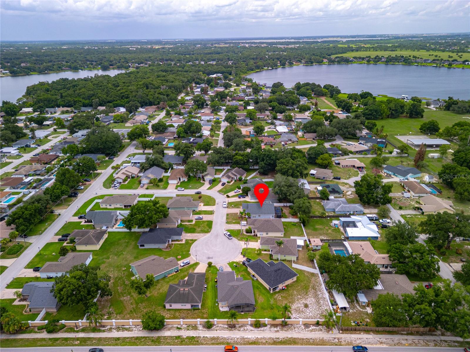 1015 ROBIN LN