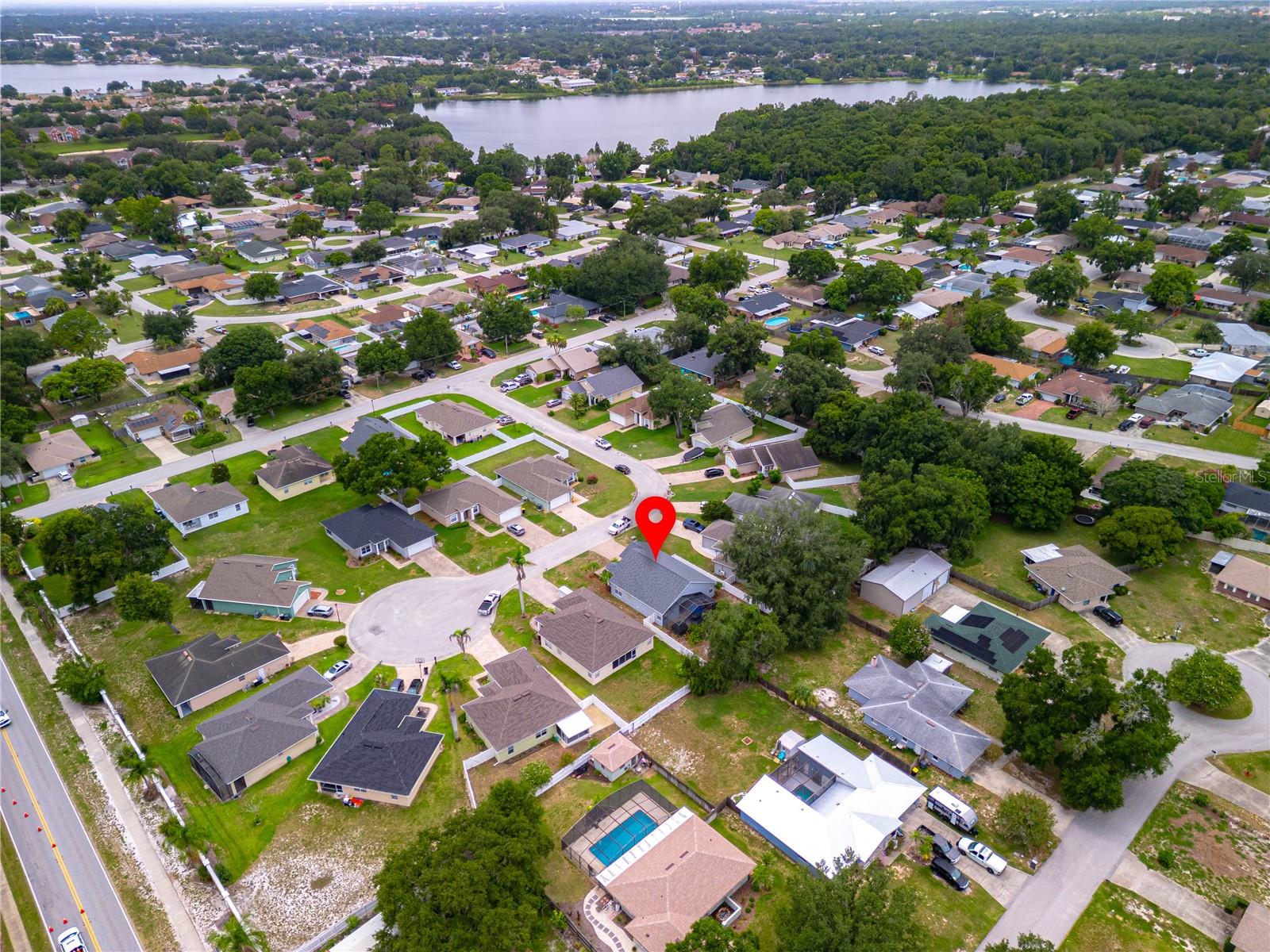 1015 ROBIN LN