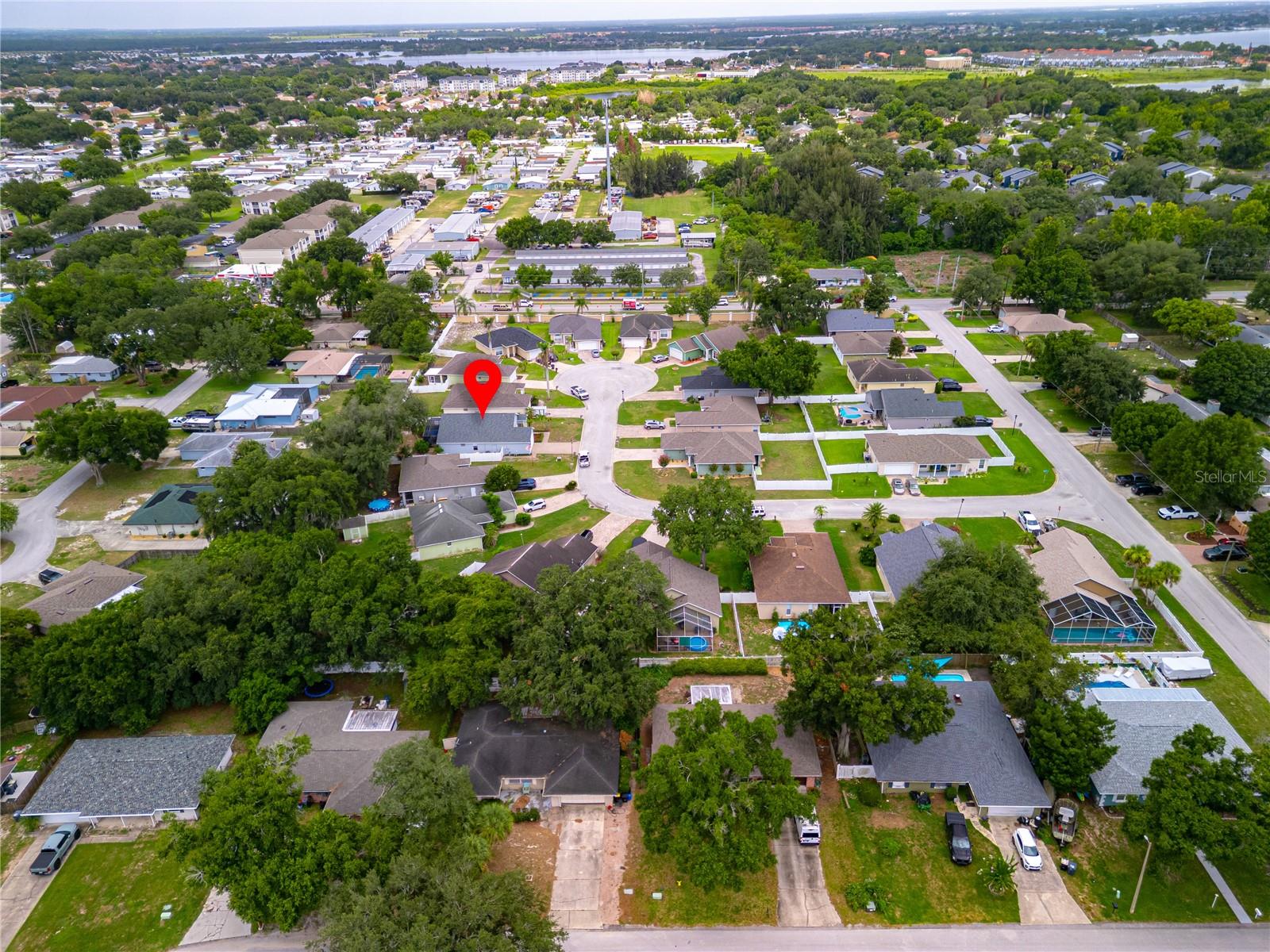 1015 ROBIN LN