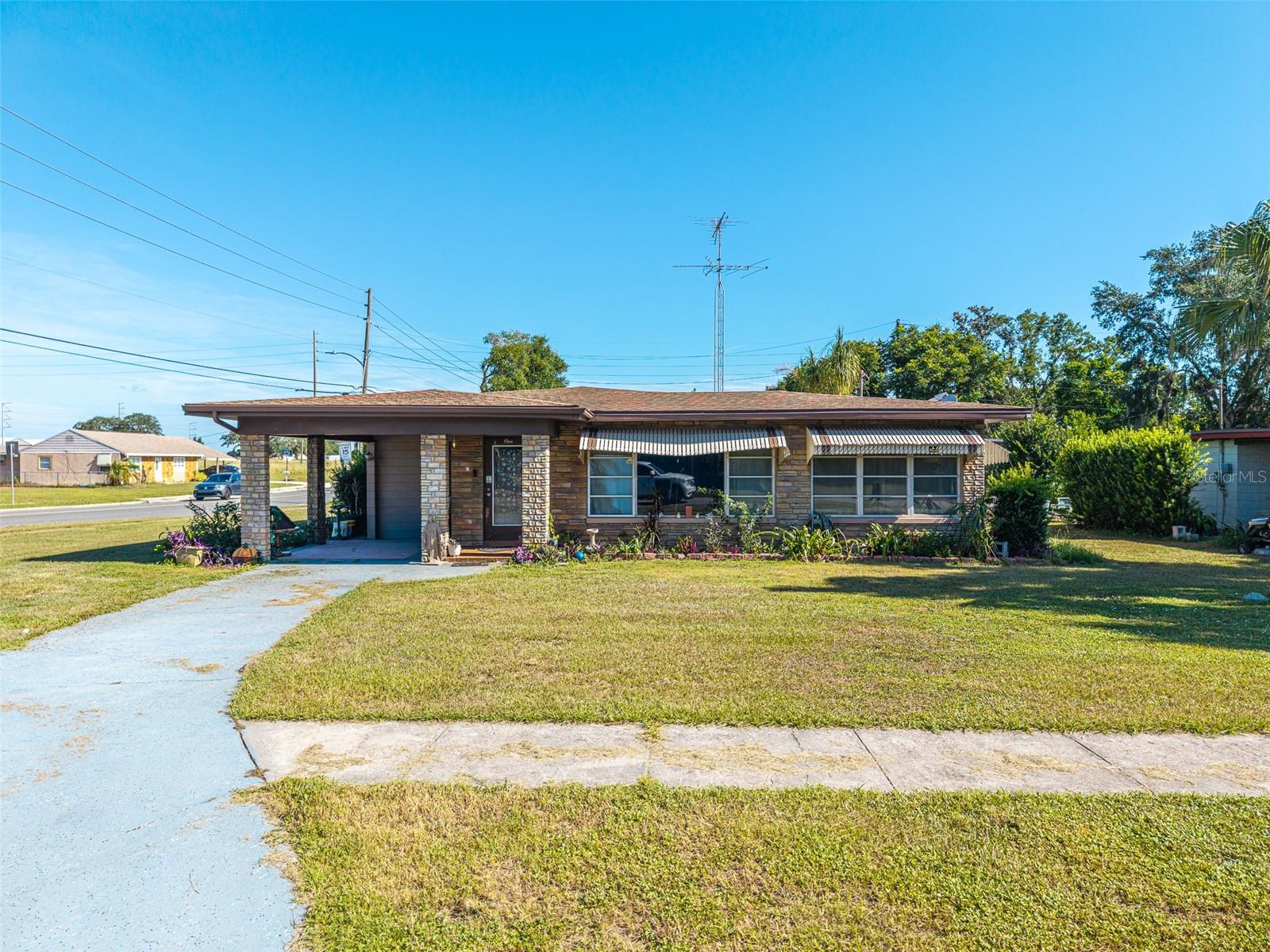 1 E WOLF ST