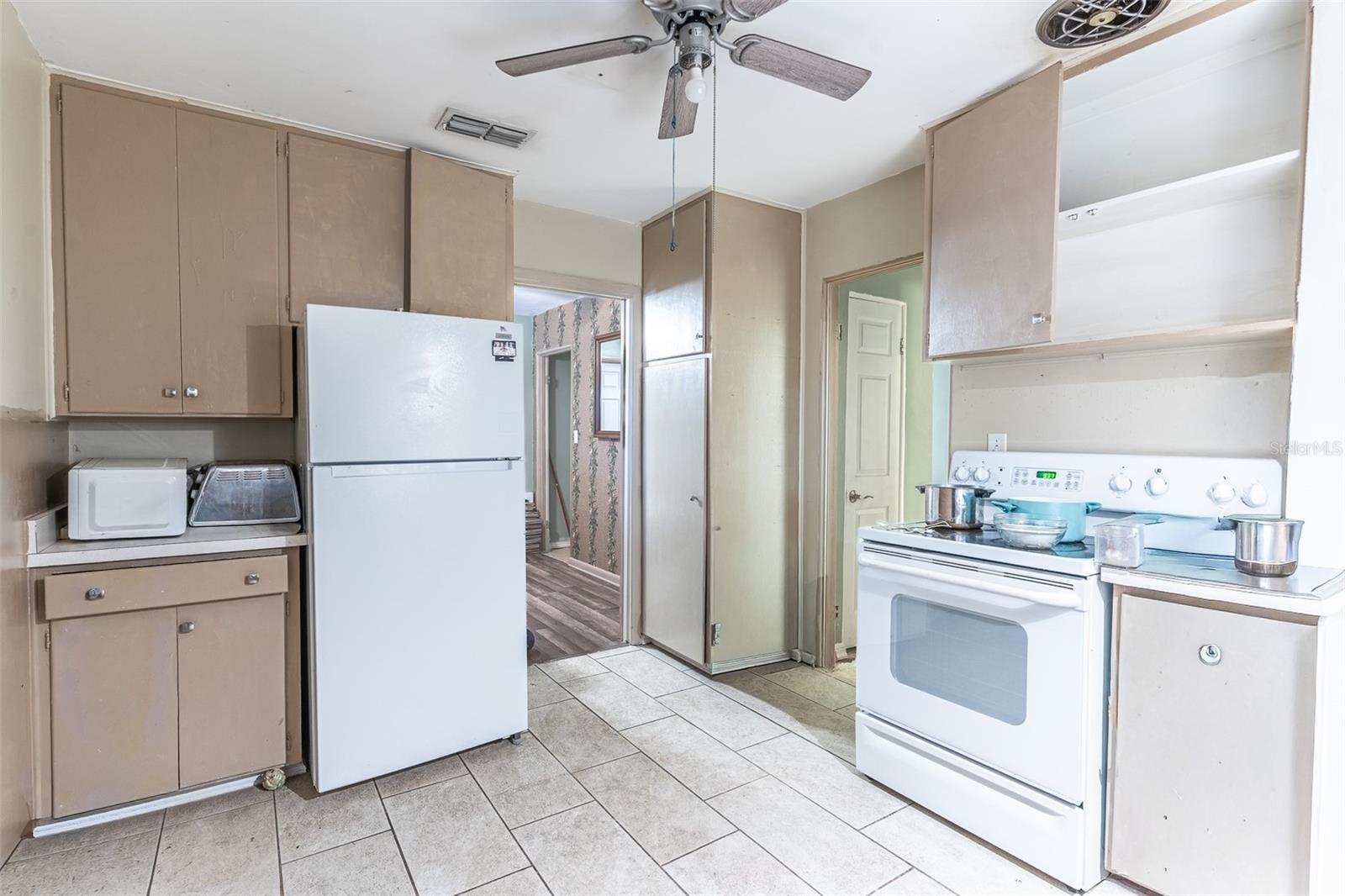 1 E WOLF ST