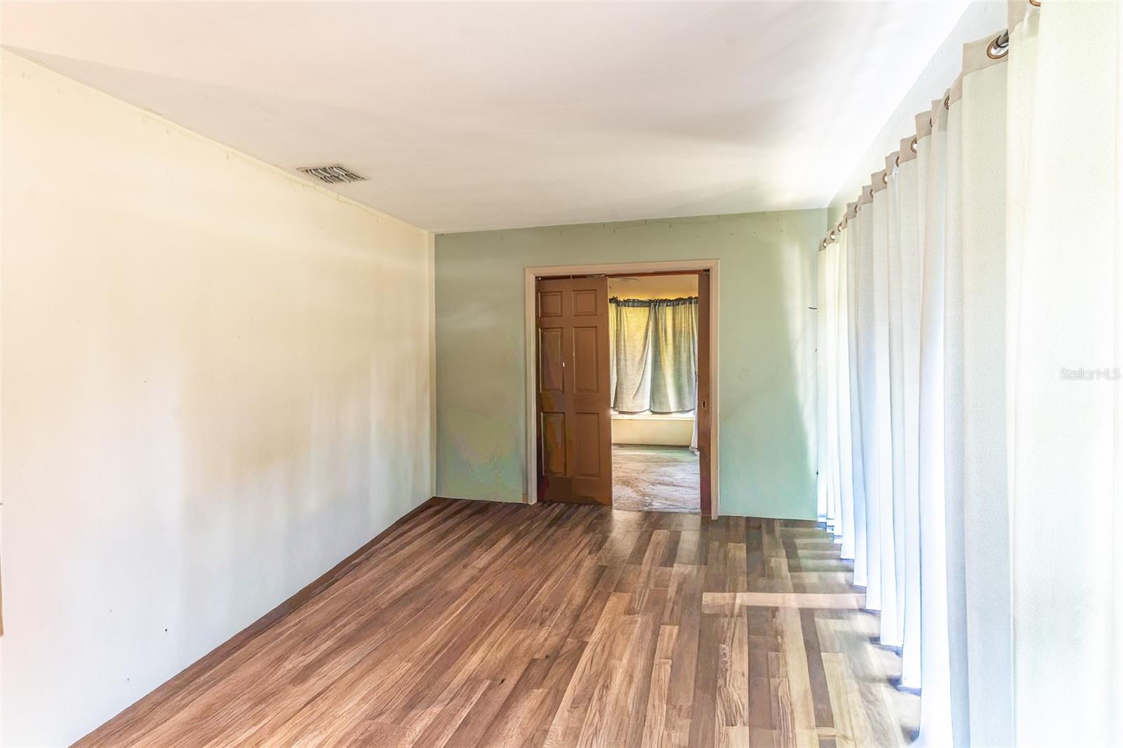 1 E WOLF ST