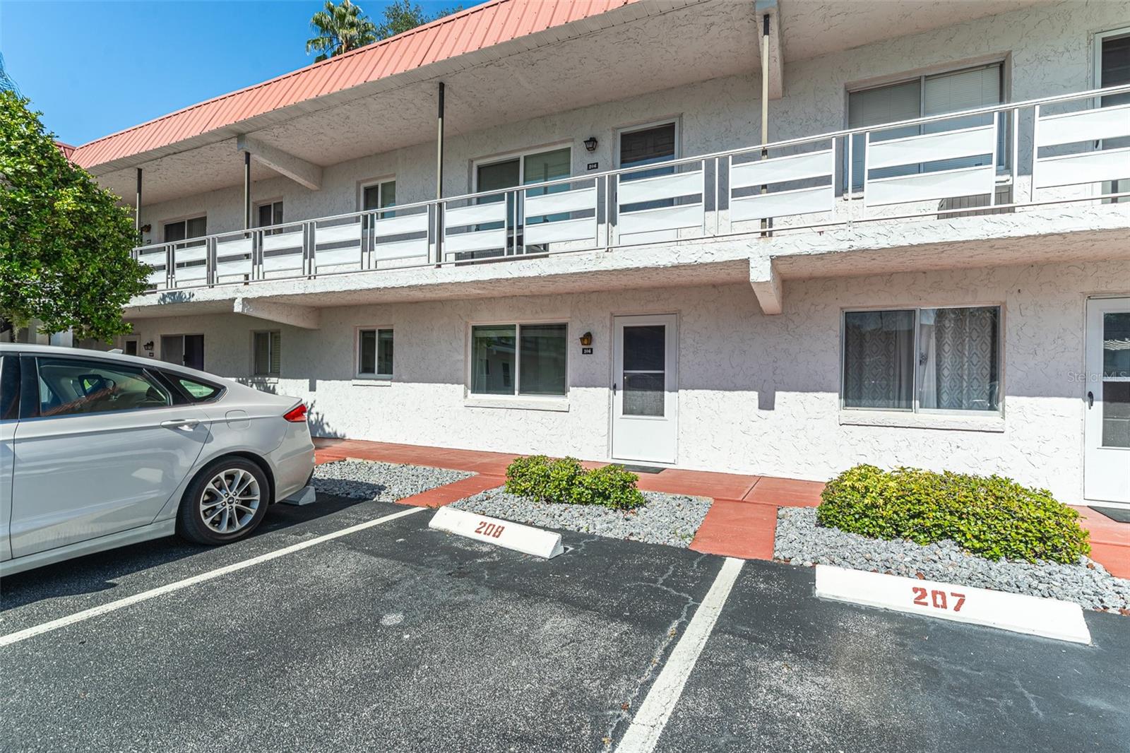 1100 MARTINIQUE DR #106