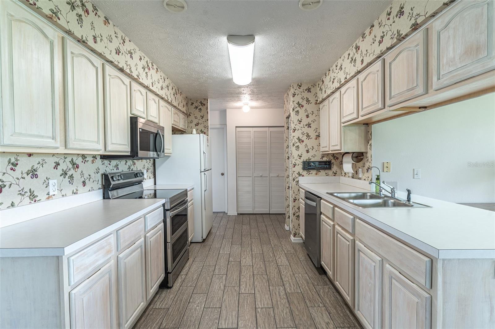 2260 GRAND CYPRESS DR