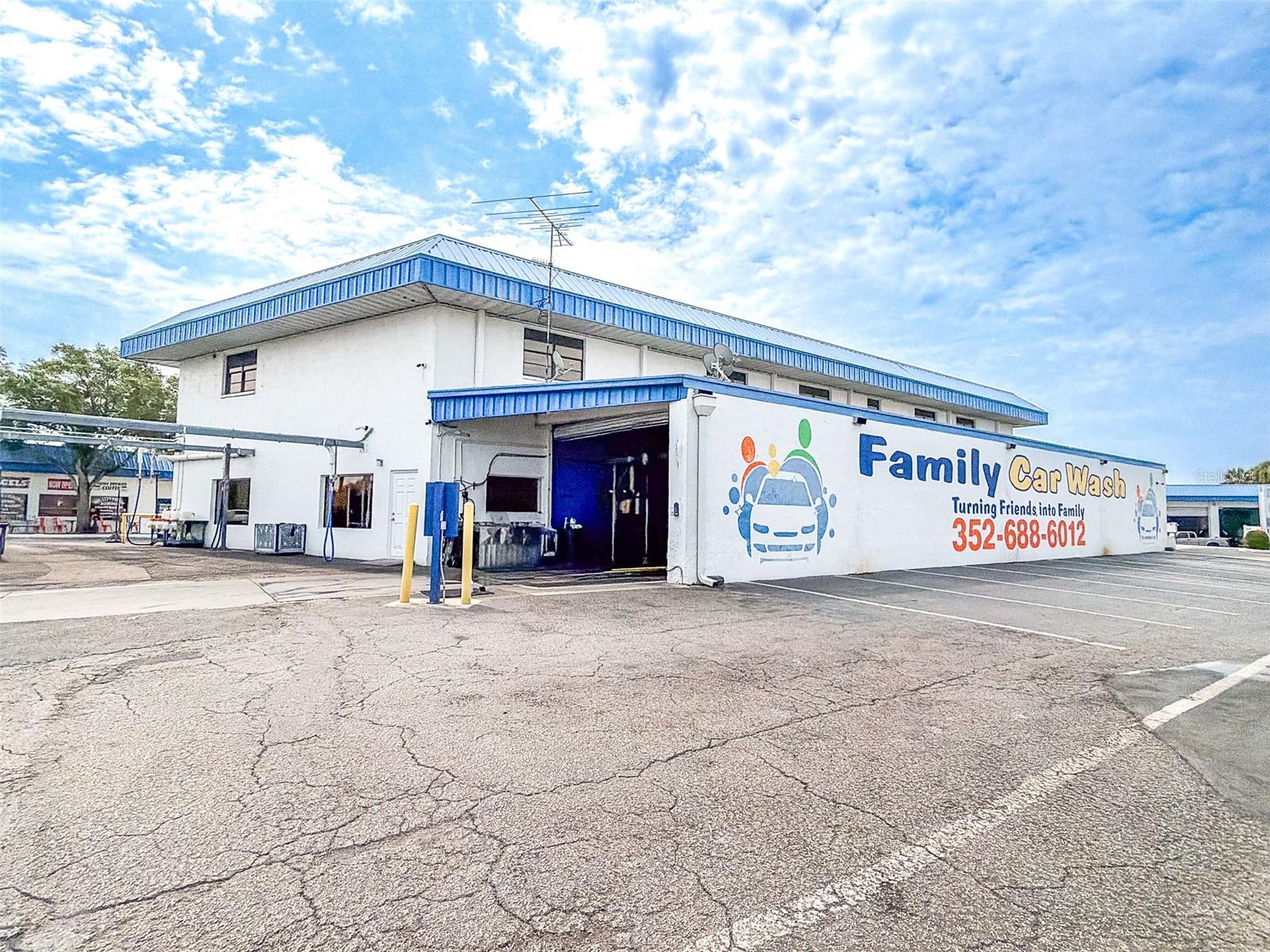 1108 COMMERCIAL WAY