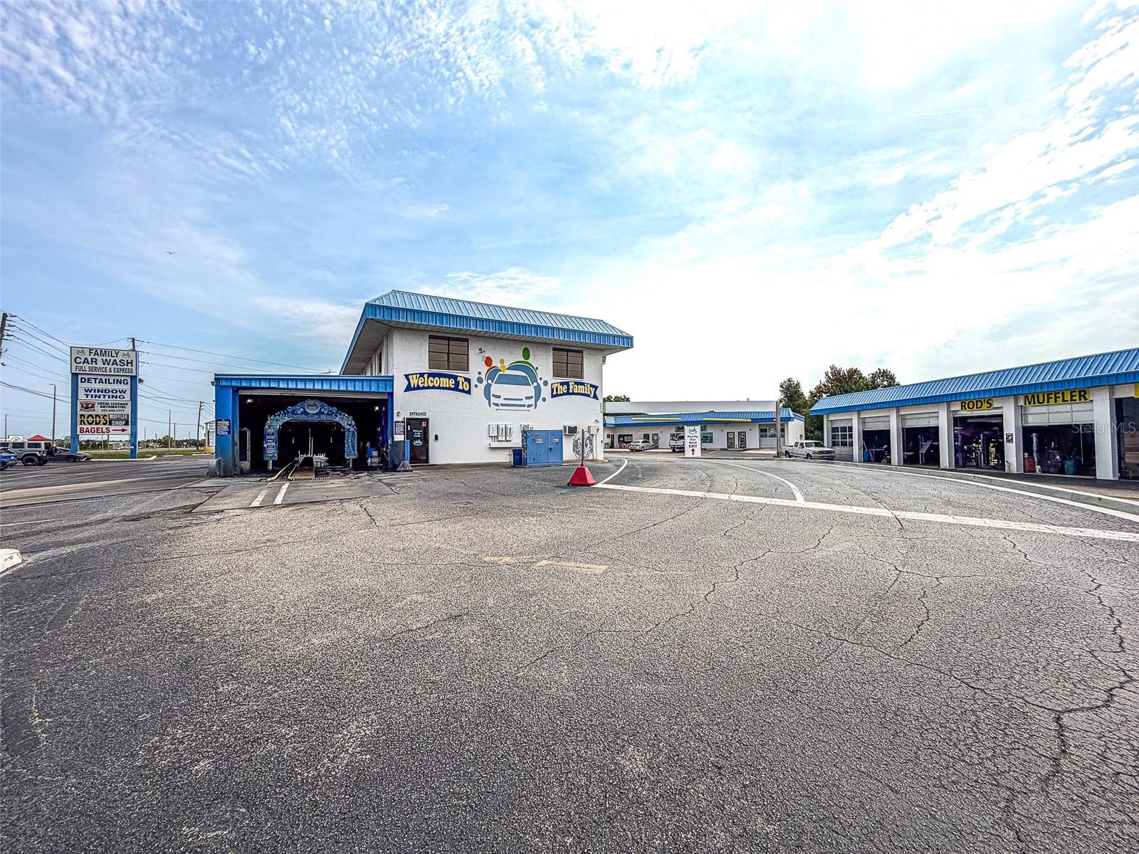 1108 COMMERCIAL WAY