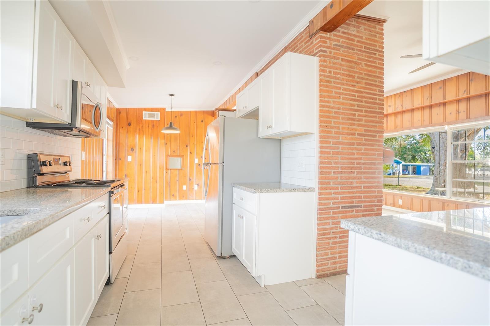 495 AVENUE F SE