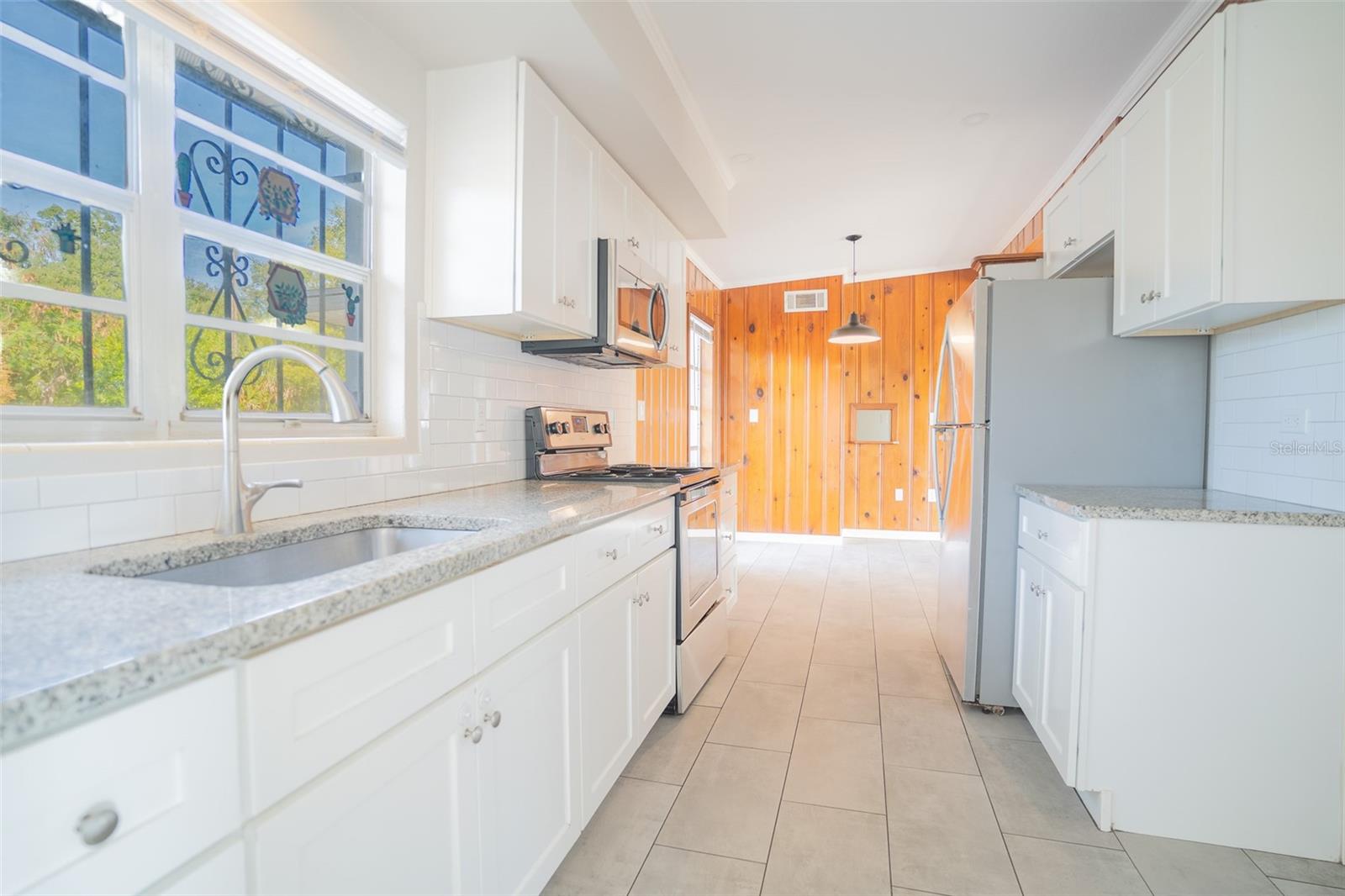 495 AVENUE F SE