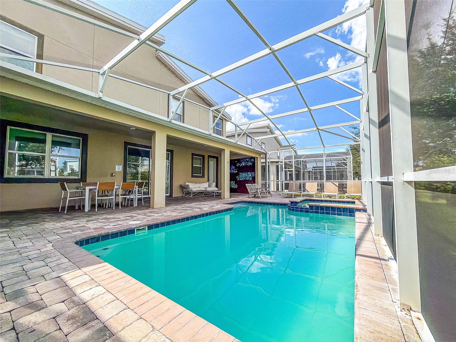 561 PEBBLE BEACH DR