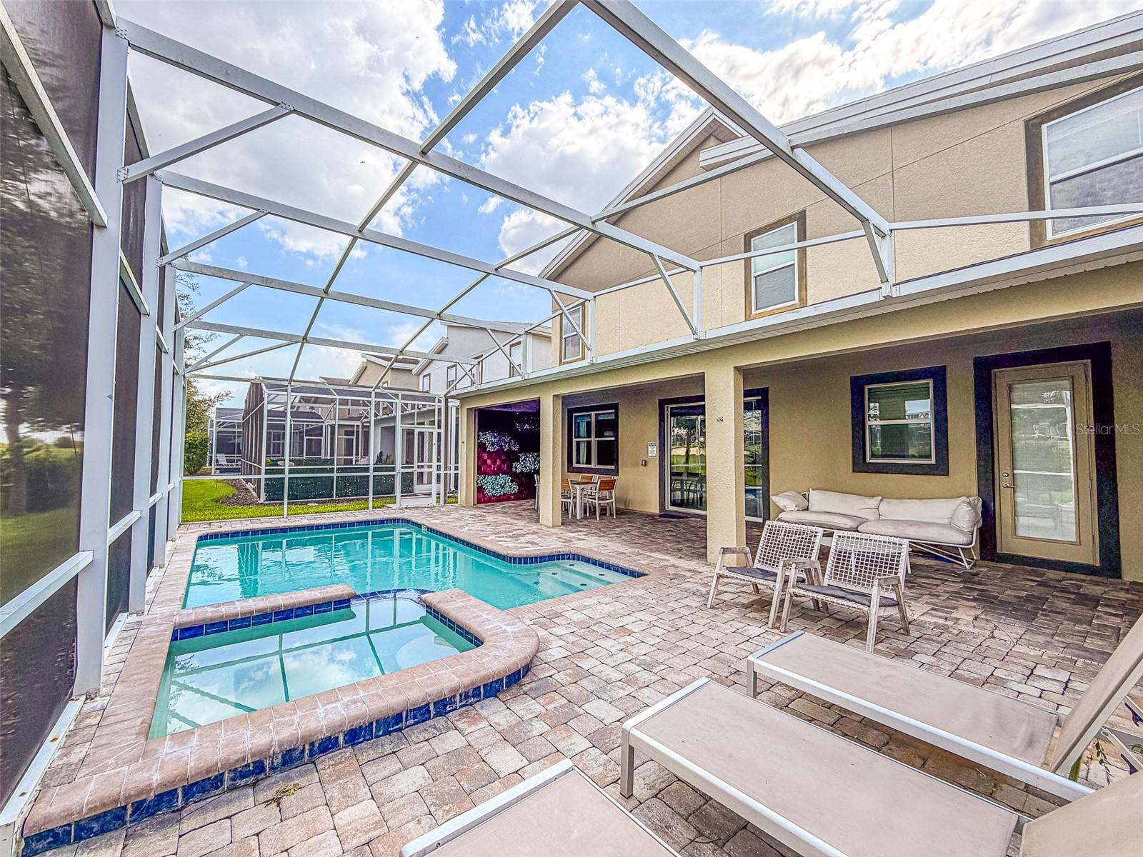 561 PEBBLE BEACH DR