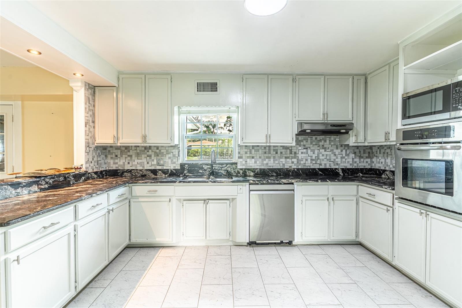 3510 LAKEVIEW DR