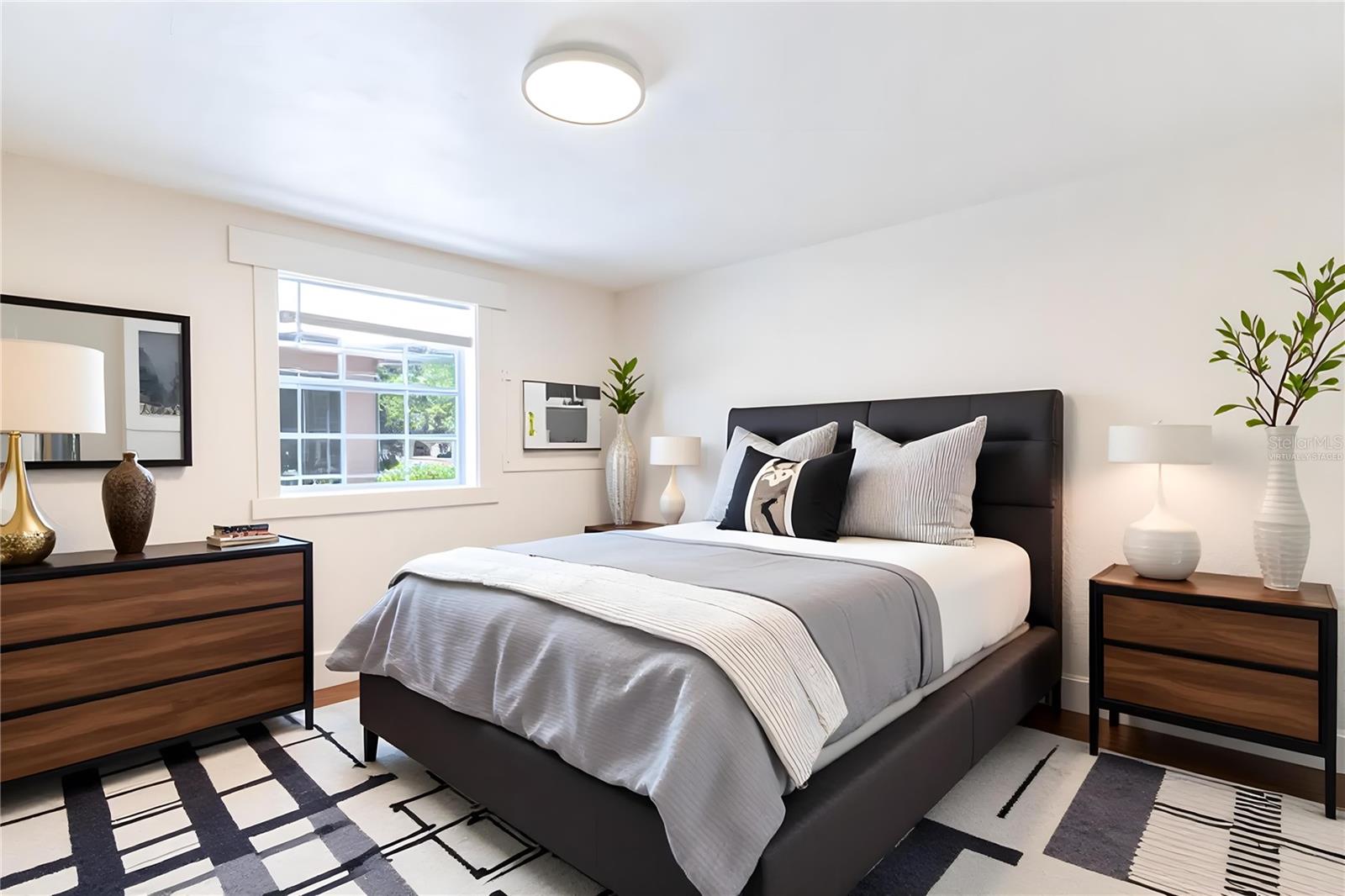 225 W NORTHSIDE DR