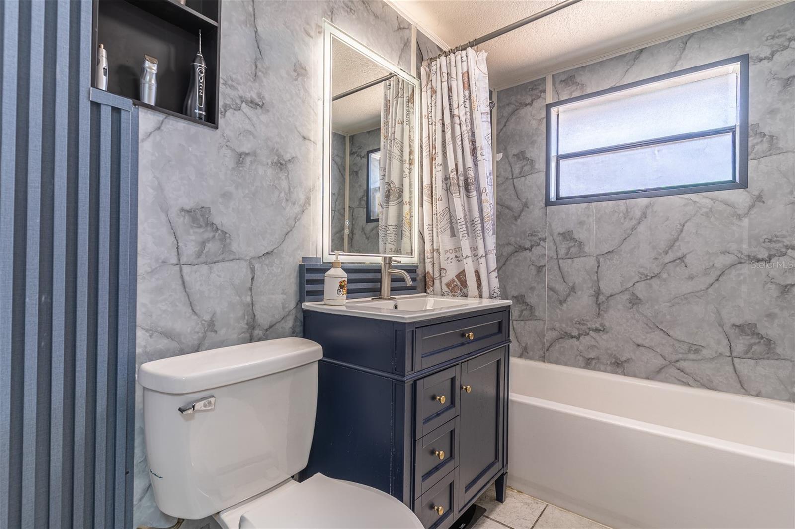 225 W NORTHSIDE DR