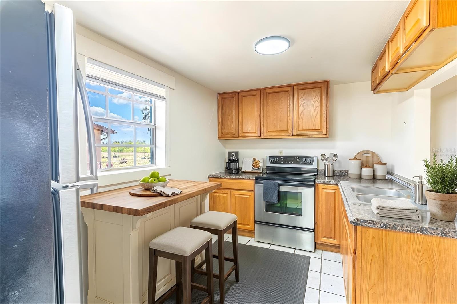 225 W NORTHSIDE DR