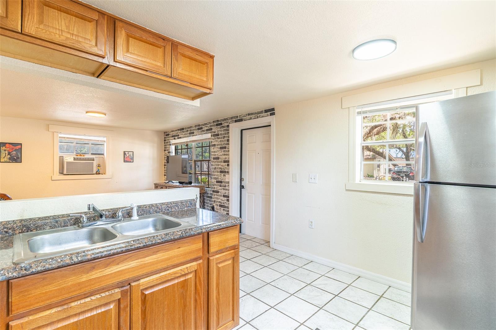 225 W NORTHSIDE DR