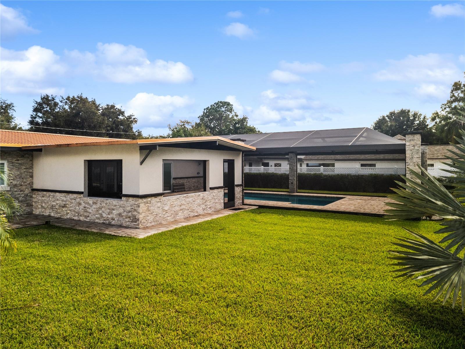 1010 EDGEWATER DR
