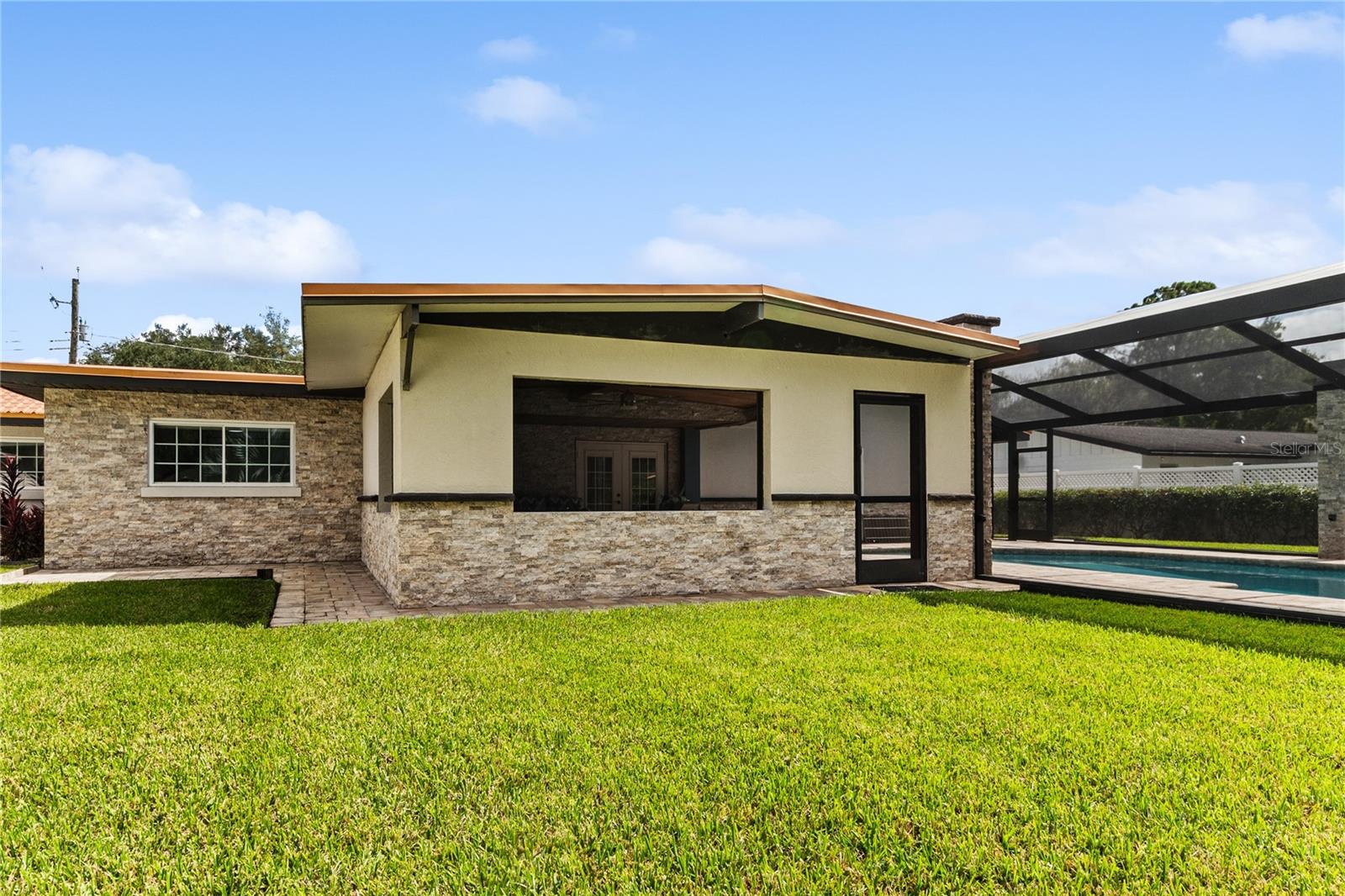 1010 EDGEWATER DR