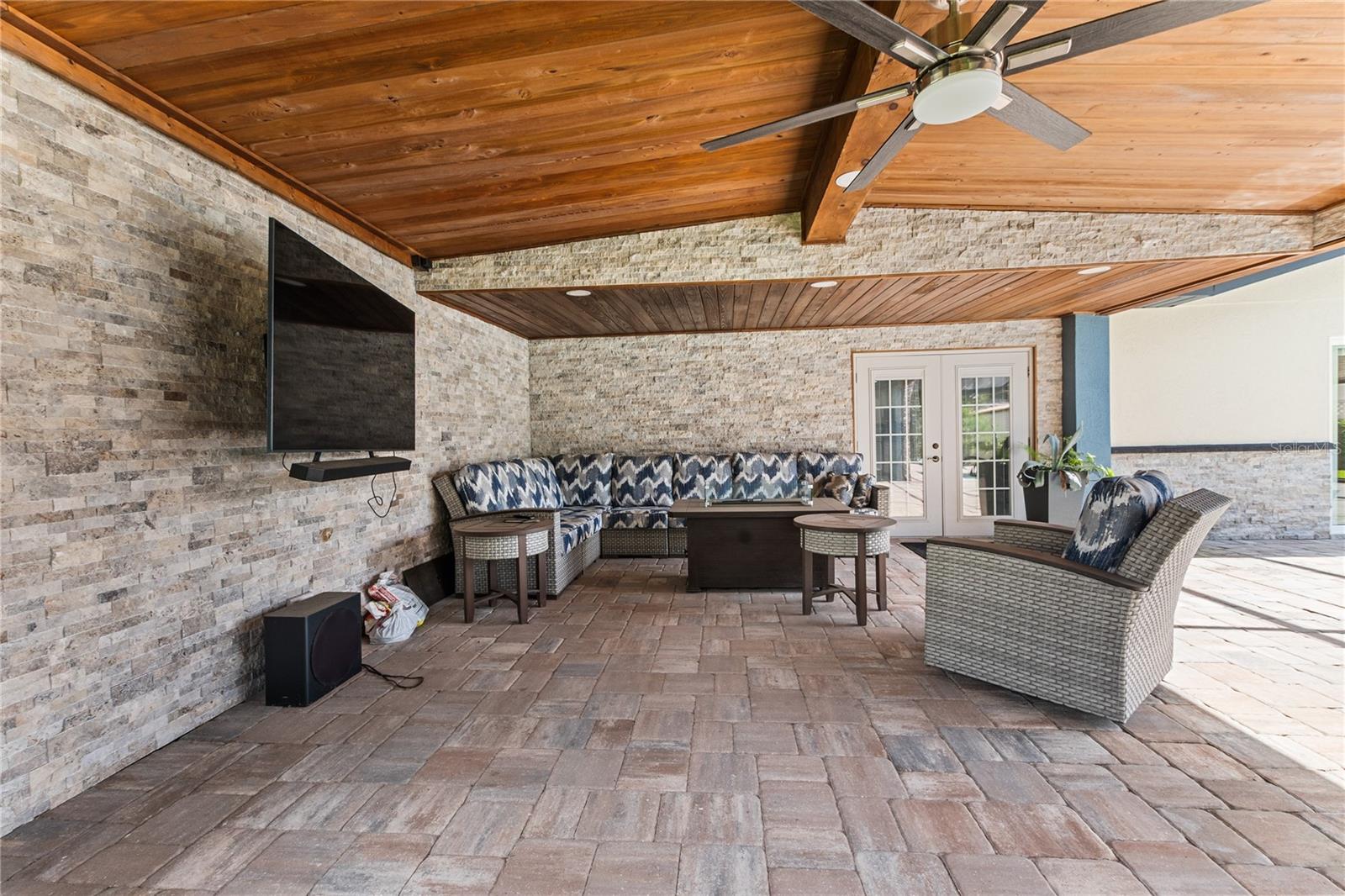 1010 EDGEWATER DR