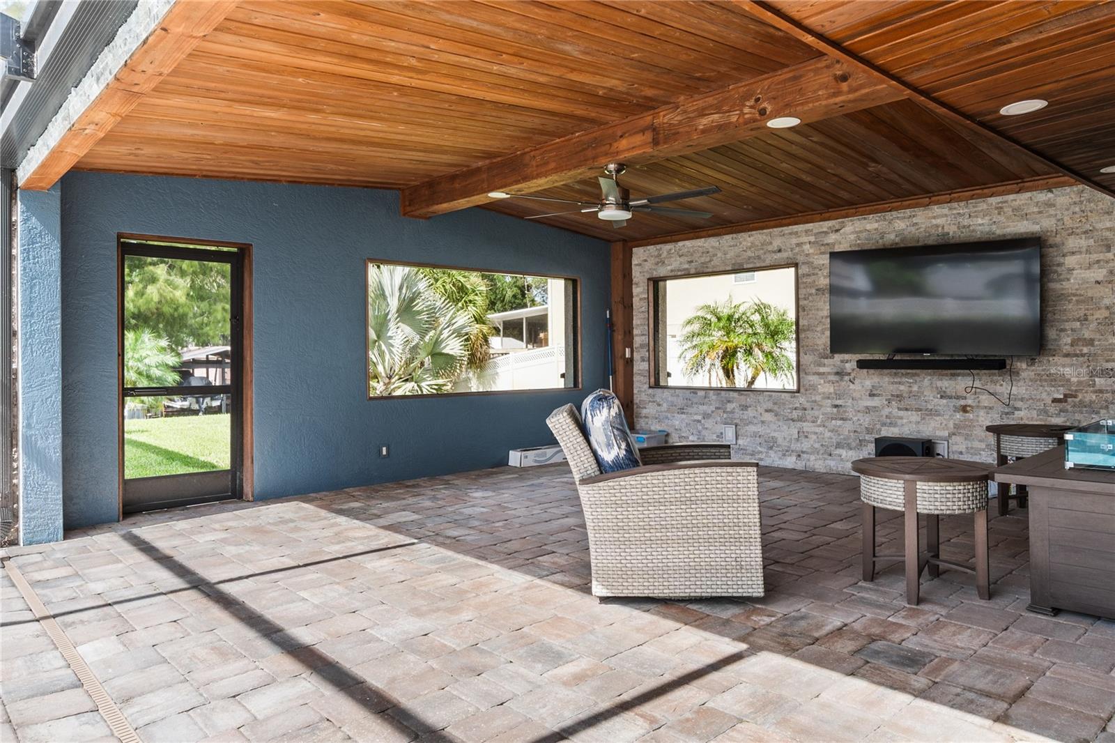 1010 EDGEWATER DR