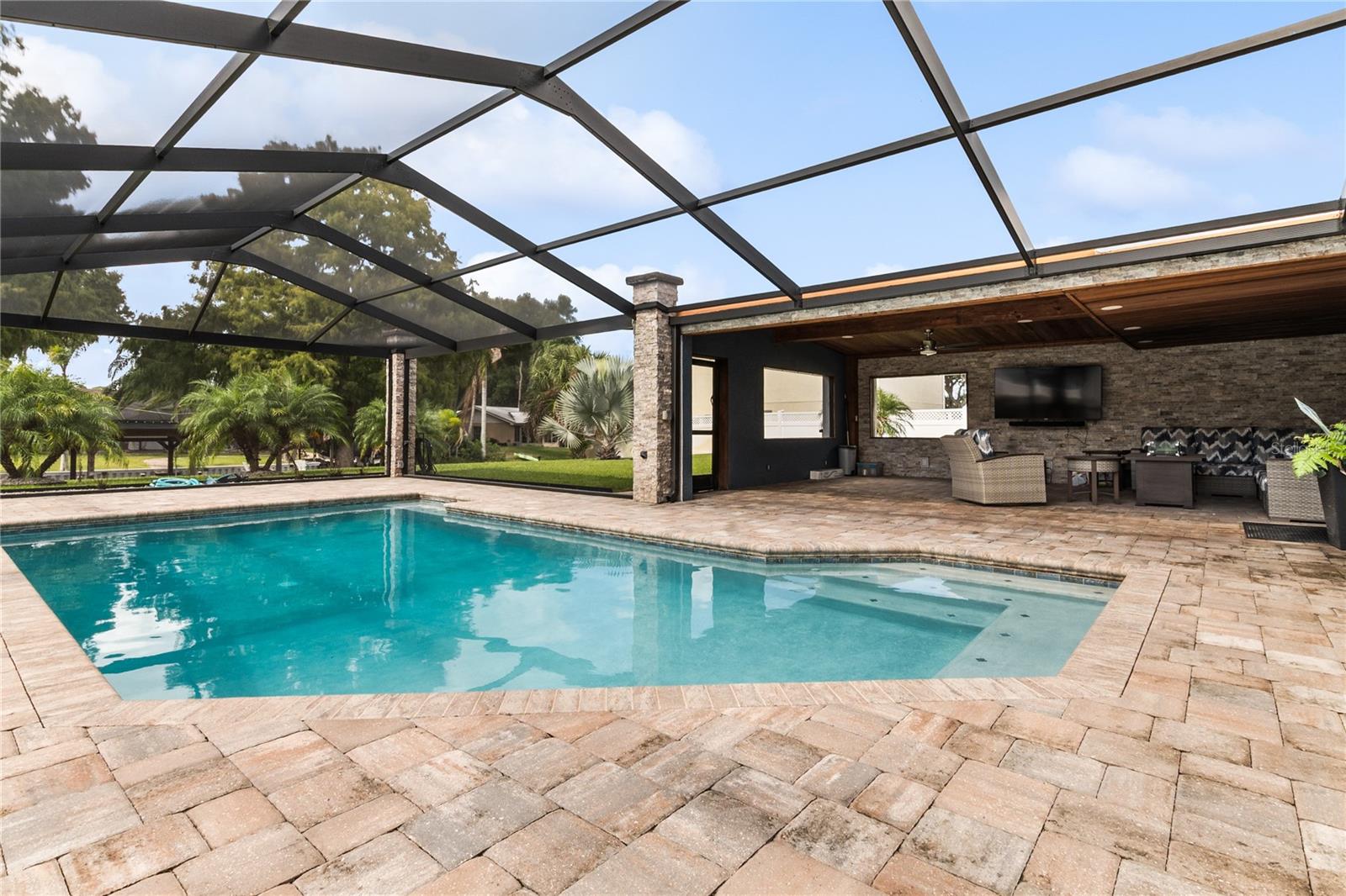 1010 EDGEWATER DR
