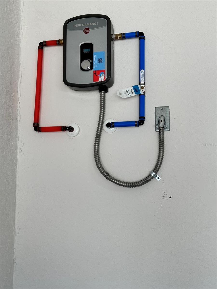 240 KRENSON BAY LOOP