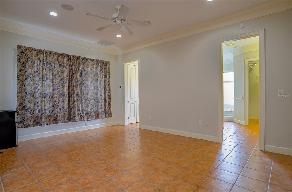 769 N LAKESHORE BLVD