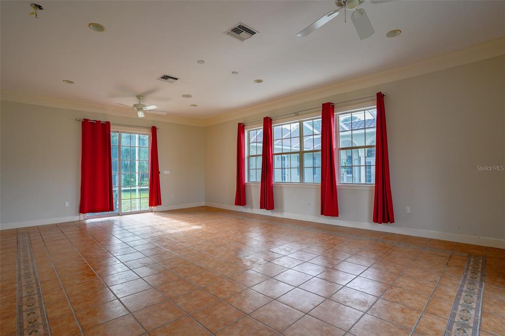 769 N LAKESHORE BLVD