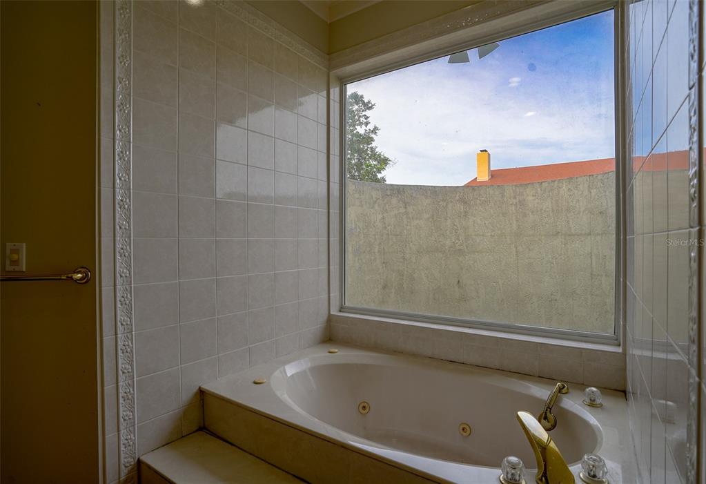 769 N LAKESHORE BLVD