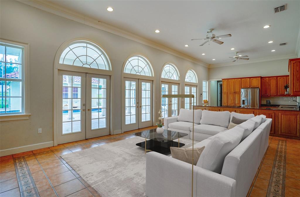 769 N LAKESHORE BLVD